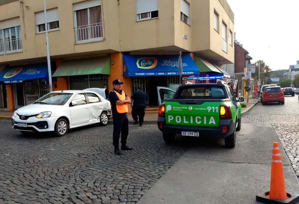 Una mujer fue derivada al Hospital tras un choque en Belgrano y Chacabuco