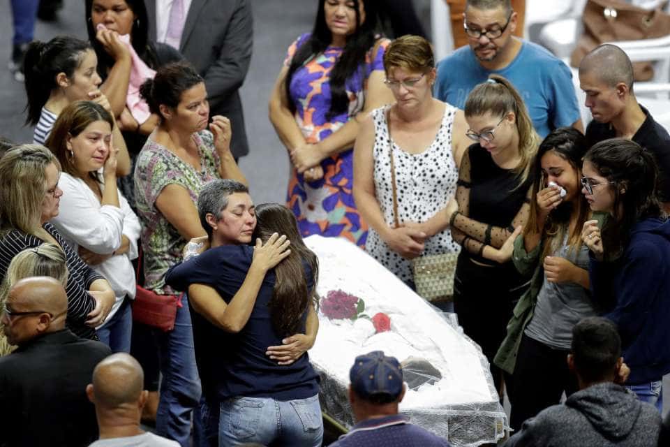 Masiva despedida a las víctimas de la masacre de San Pablo