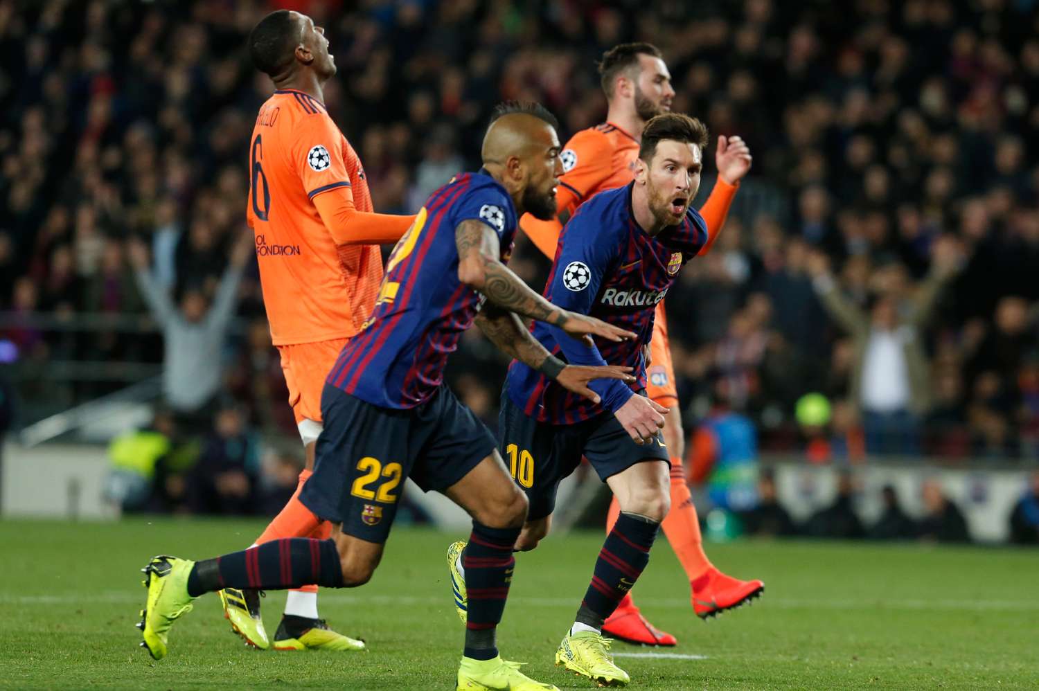 Con el brillo de Messi, Barcelona pasó a cuartos