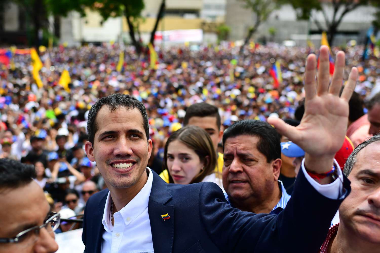 Guaidó regresó a su país sin sobresaltos y lanzó otra movilización para el sábado