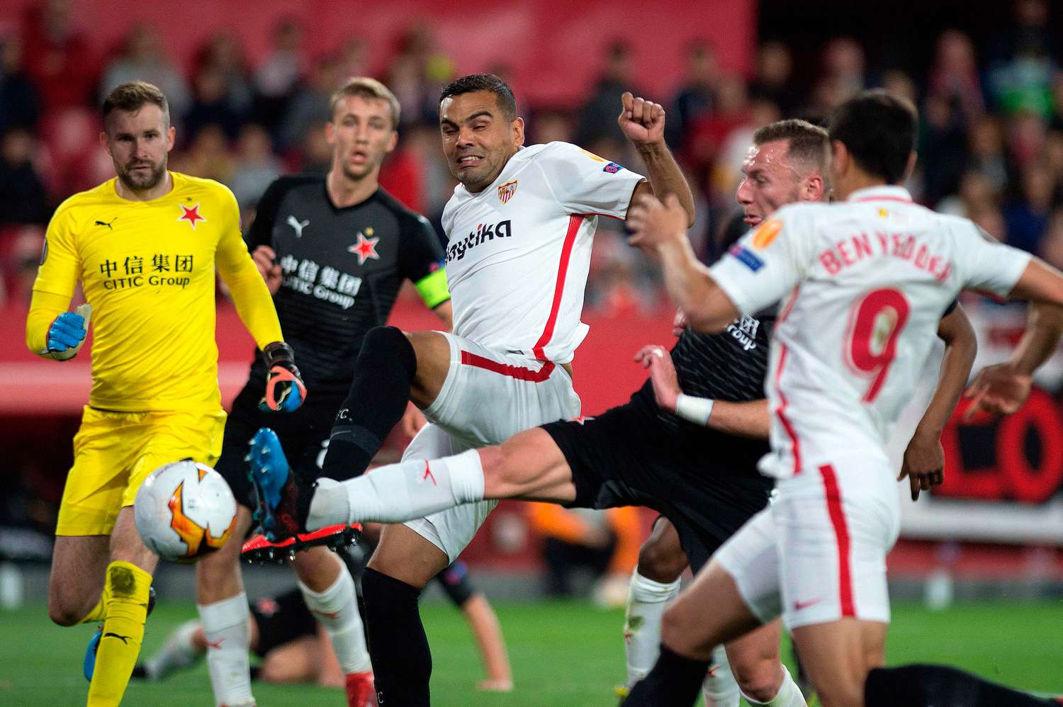 Sevilla complicó su pase a cuartos de final