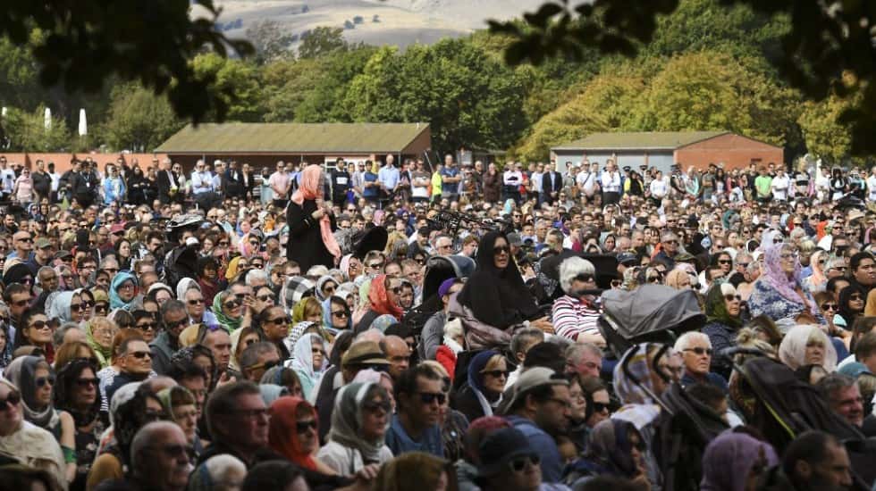 Los neozelandeses rezaron juntos en un homenaje por la masacre de las mezquitas