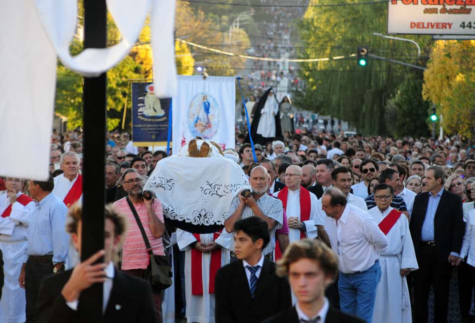 Miles de personas renovaron la fe y la esperanza  en la tradicional Procesión del Santo Entierro