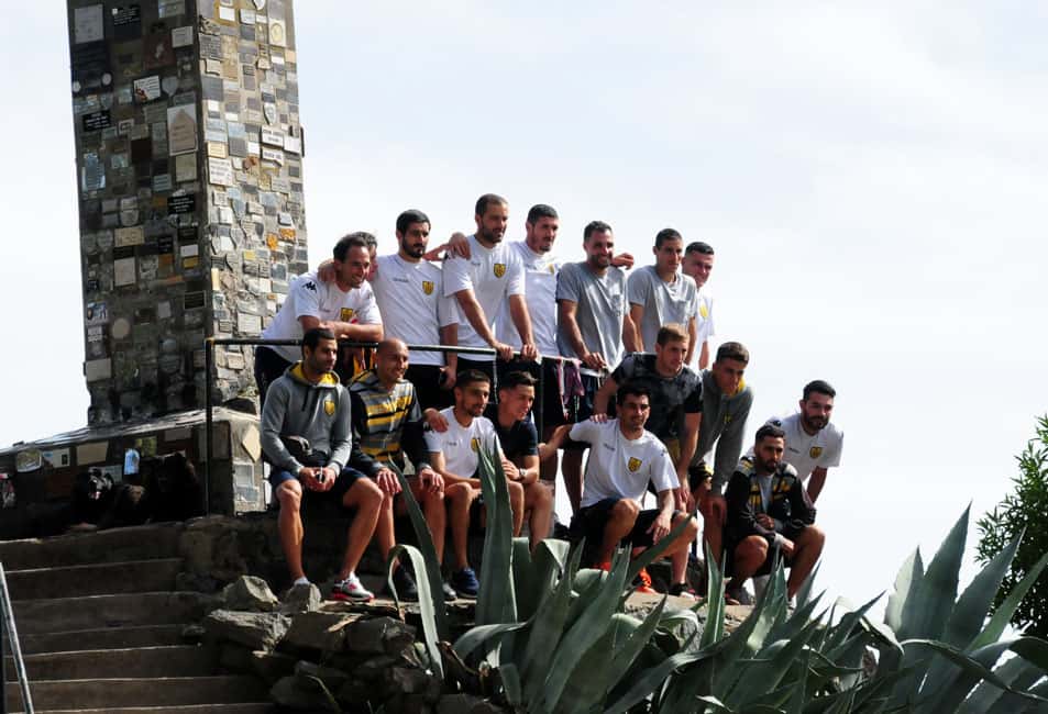 Los jugadores de Santamarina hicieron su propio Via Crucis tras escaparse del descenso