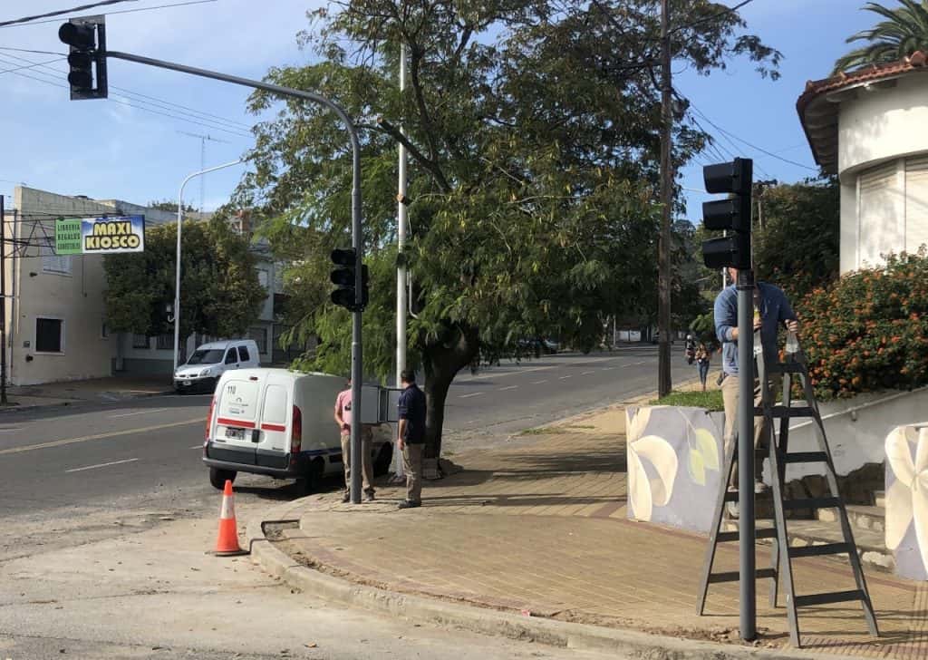 Se instaló un nuevo semáforo en la esquina de 25 de Mayo y Rivadavia