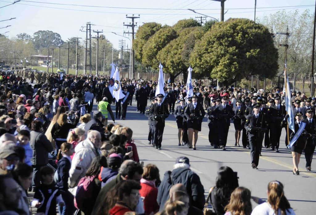 Desfile cívico-militar y diversas actividades por el 209no. aniversario de la Revolución de Mayo