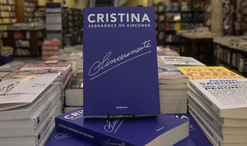 Crece la demanda por el libro de Cristina y lo comparan con el de Maradona