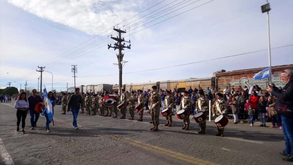 La ciudad celebró con el tradicional desfile cívico militar un nuevo aniversario de la gesta de Mayo