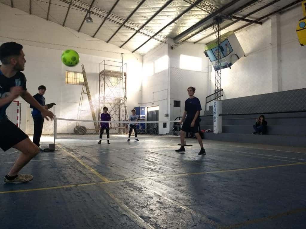 Se disputó un torneo de fútbol-tenis en Peniel