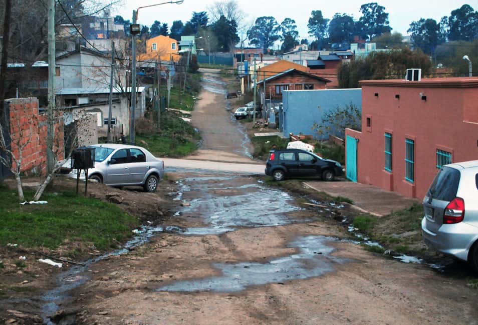 Vecinos de Potrerillos al 200 viven con pérdidas de  agua constantes y reclaman soluciones “de fondo”