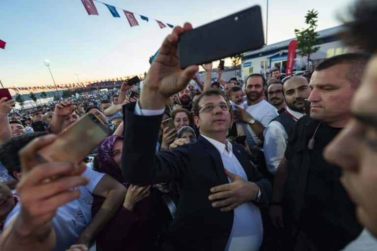 El candidato opositor logró arrebatarle la alcaldía de Estambul al partido de Erdogan