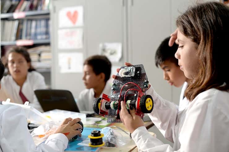 Con el taller de robótica, los alumnos de la escuela de Fulton “imaginan y avanzan en el conocimiento”