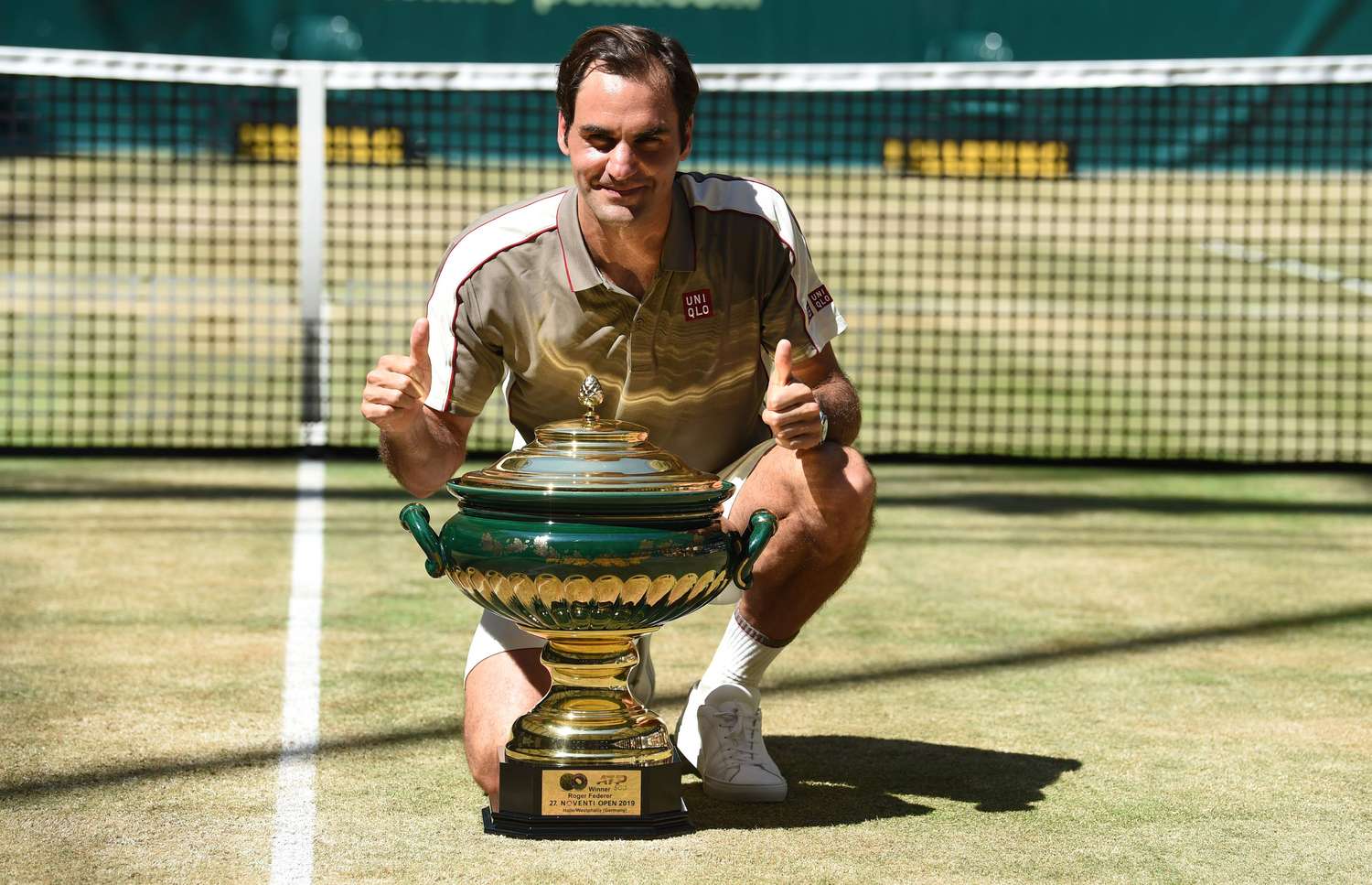 Federer venció a Goffin y ganó el torneo por décima vez