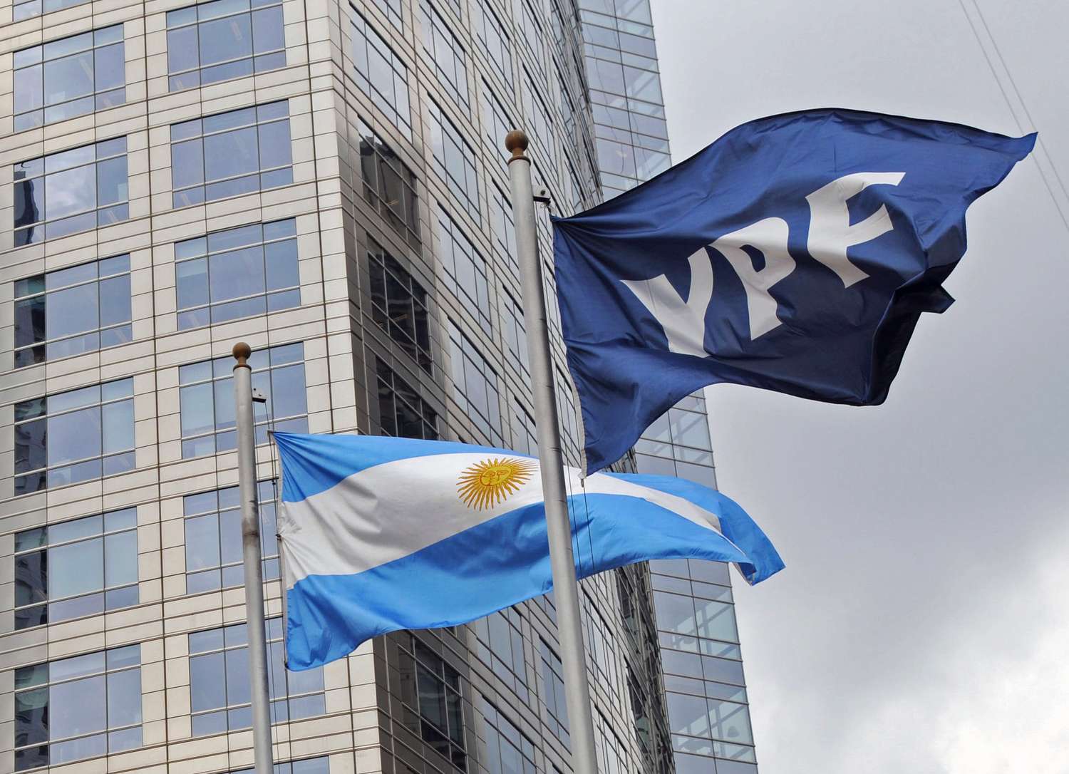 La Corte de Estados Unidos falló contra Argentina por el caso YPF y el juicio seguirá en Nueva York