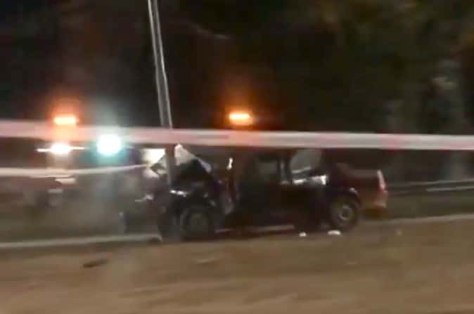 Cuatro jóvenes fueron trasladados al Hospital tras impactar contra un poste en la rotonda de la avenida Brasil