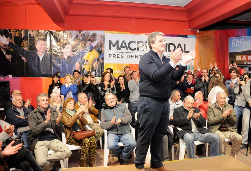 Con un fuerte espaldarazo de dirigentes radicales Nicolini lanzó su campaña con un sólido discurso