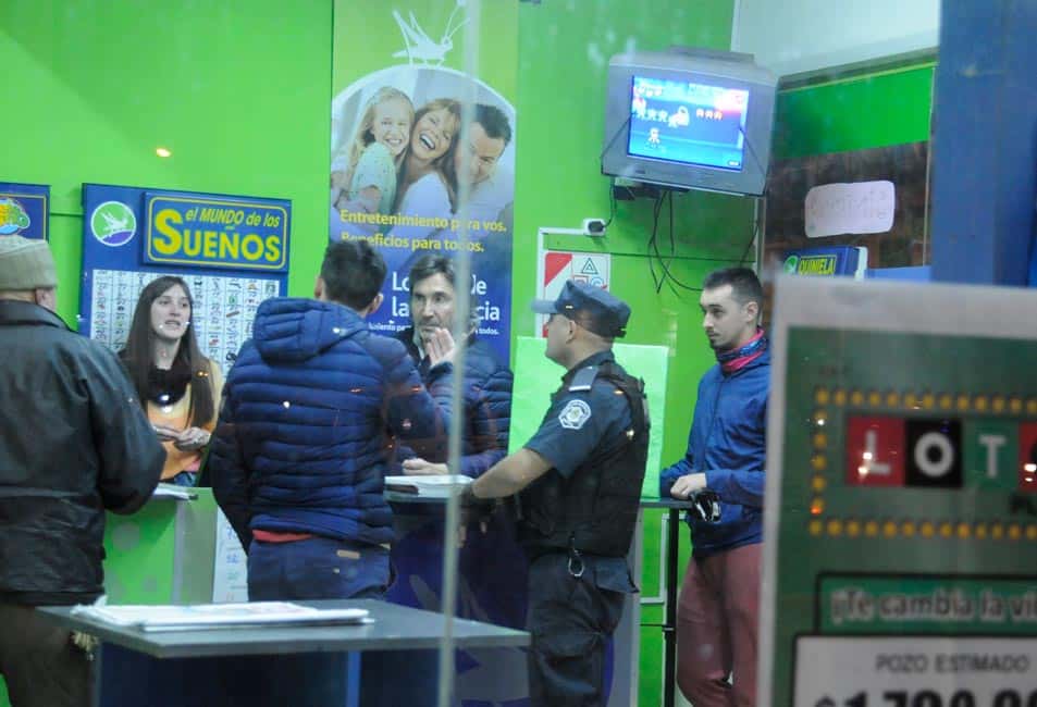Delincuentes se llevan 15 mil pesos de la agencia de quiniela