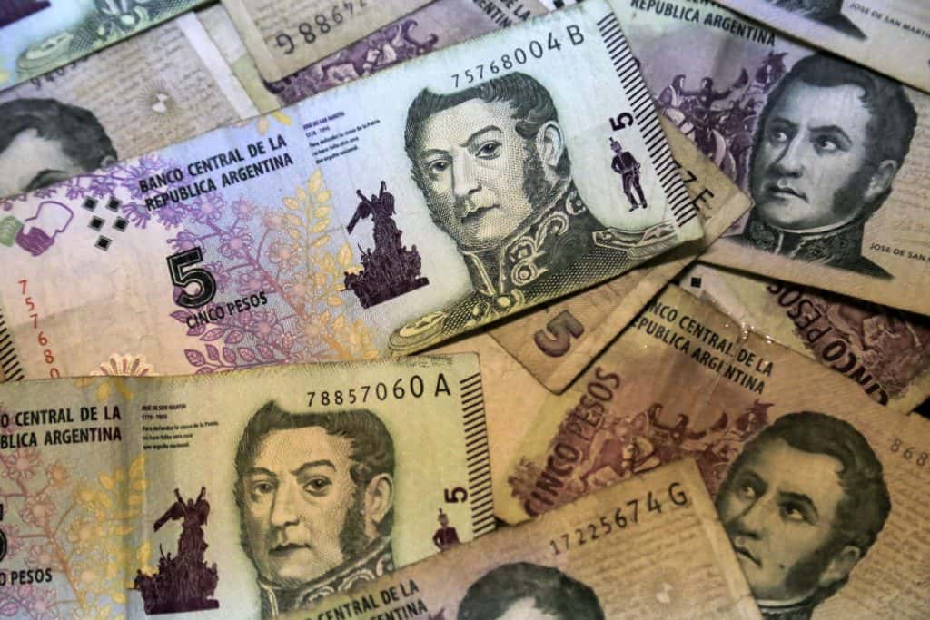 Sale de circulación el billete de cinco pesos