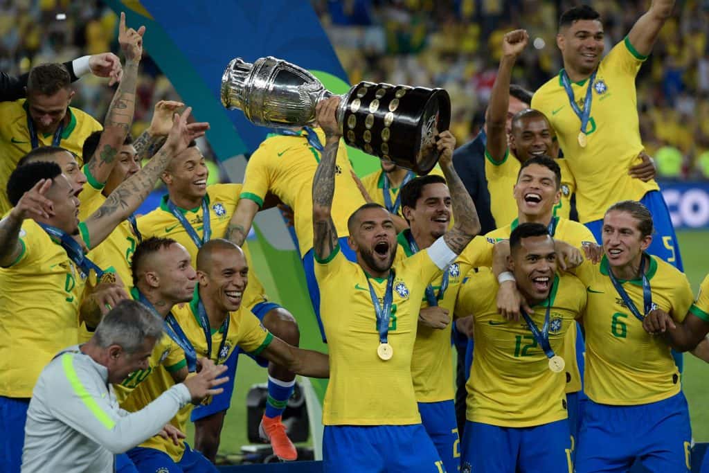 En el Maracaná, Brasil hizo relucir su jerarquía frente a Perú y se llevó el título