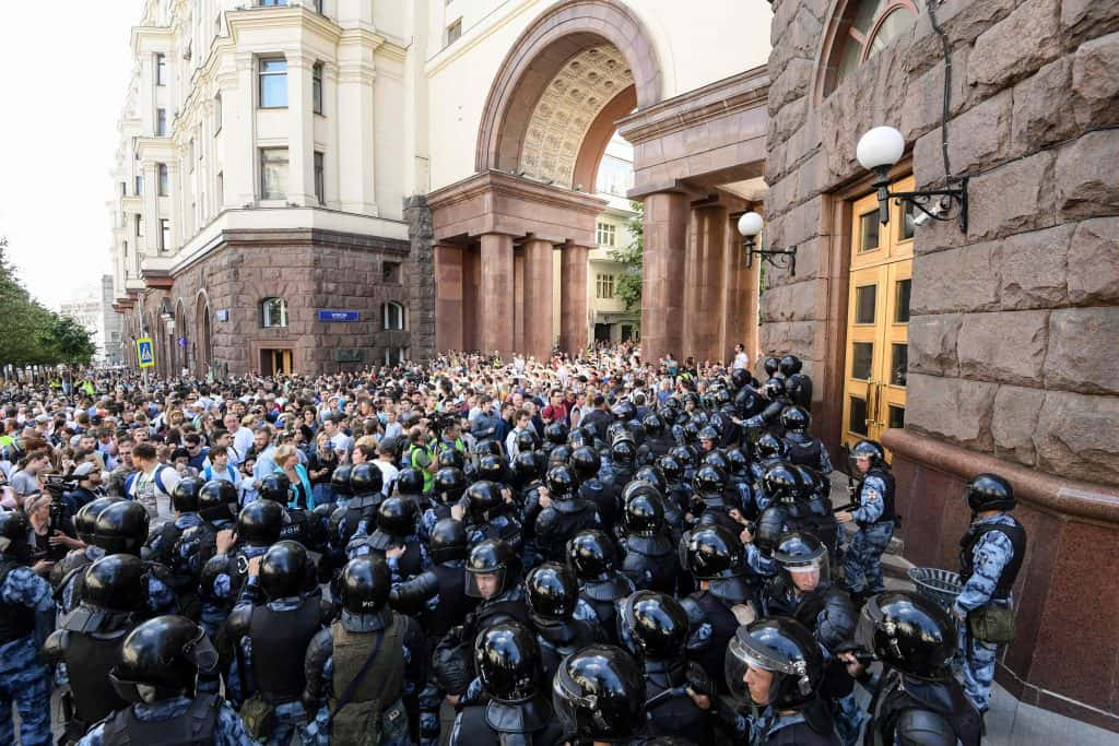 Más de mil manifestantes quedaron detenidos tras una masiva protesta opositora en Moscú