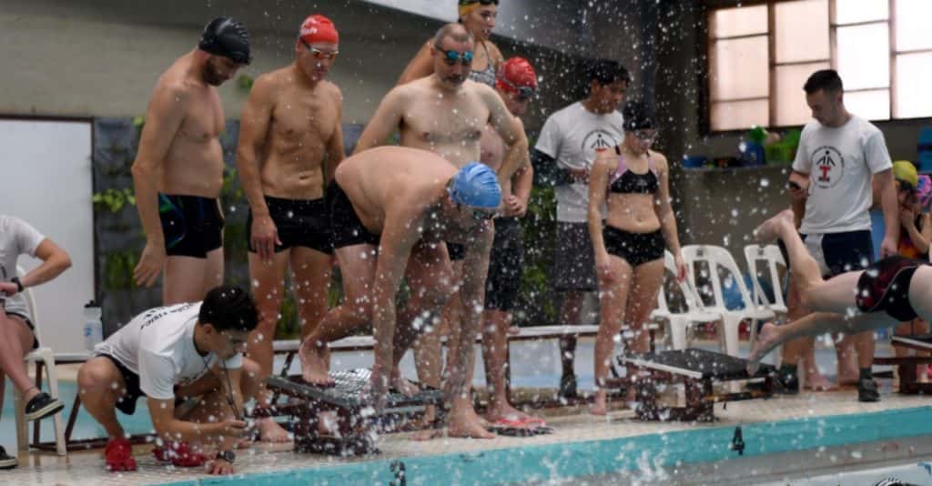 Con 248 nadadores se realizó la Posta Americana