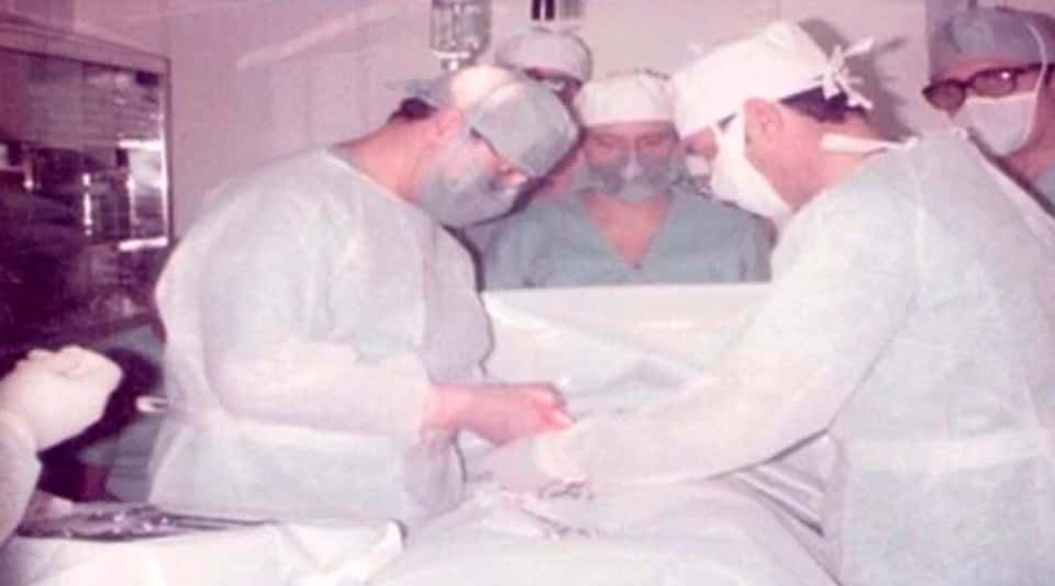 La historia del médico tandilense Carlos Bertini que estuvo en el buque hospital que en Malvinas intercambió heridos y donó sangre argentina al enemigo