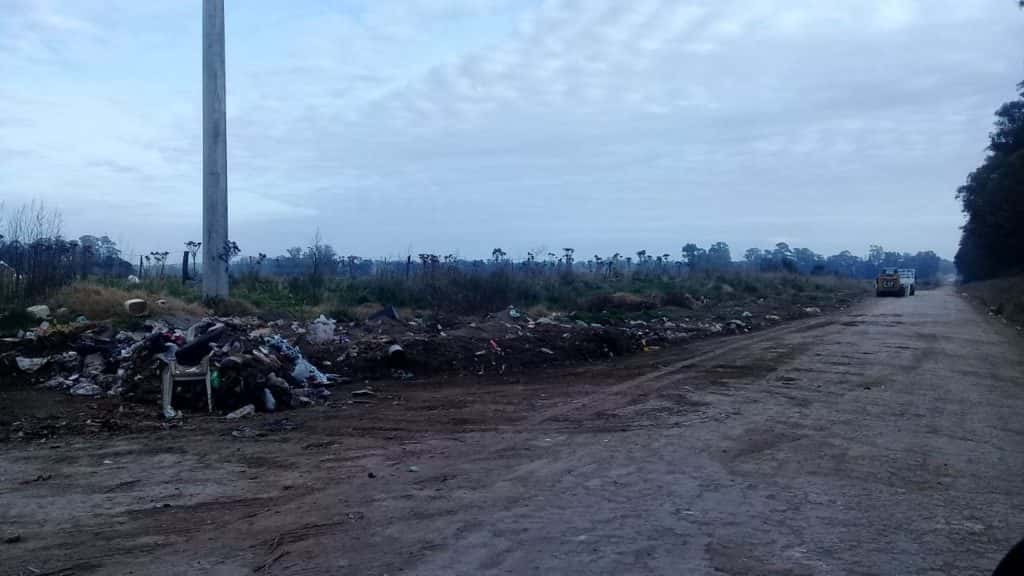 Tandil, ciudad sucia: Vecinos arrojan basura en un predio de Cuba y Circunvalación 