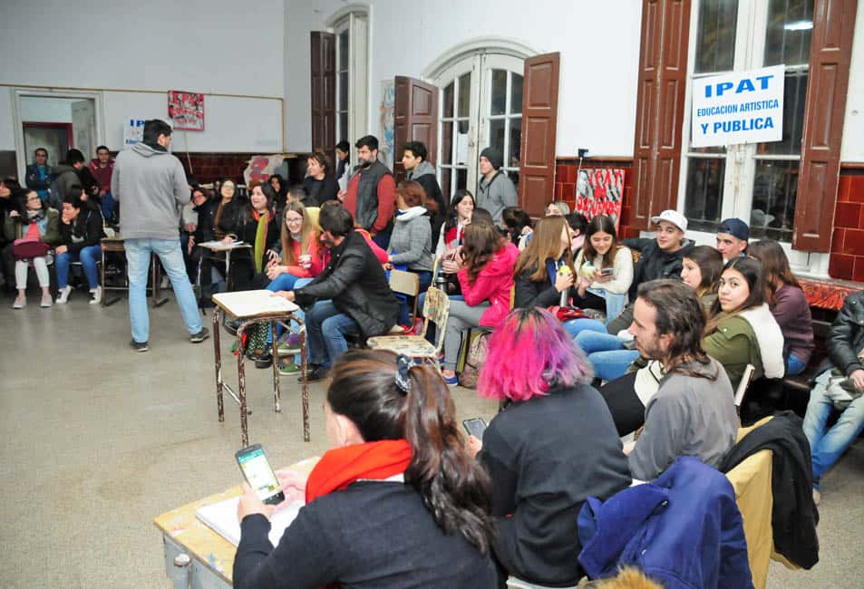 Las comunidades educativas del Conservatorio y el Ipat se unen para luchar por edificios dignos