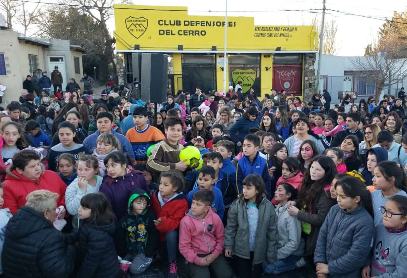 Con más de 800 chicos, el Club Defensores del Cerro celebró el Día del Niño en Las Tunitas