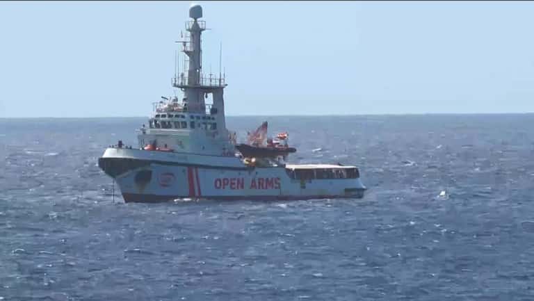 Open Arms reclama el desembarco de las 134 personas que permanecen en un barco