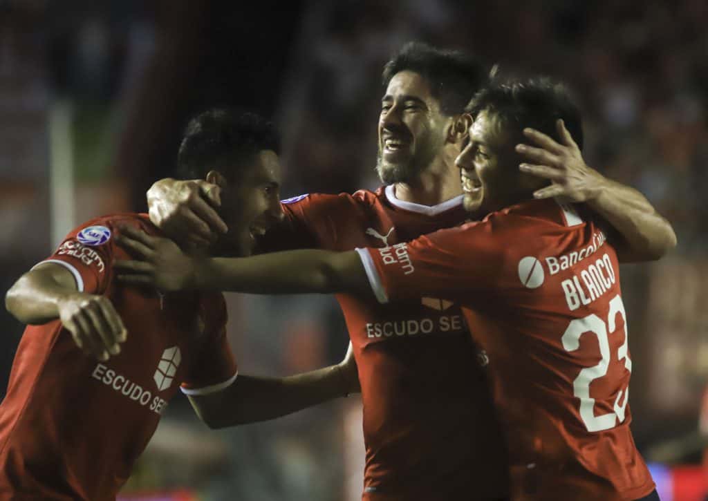 Independiente lo ganó en el final y fortalece su ilusión