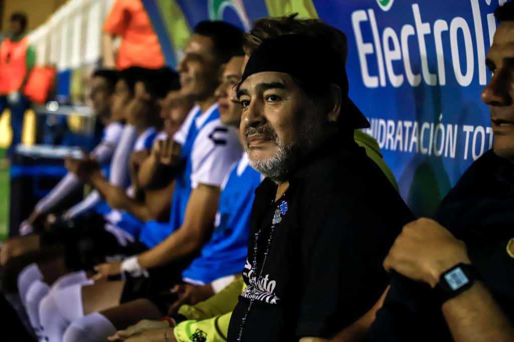 Maradona está muy cerca de  sentarse en el banco de Gimnasia