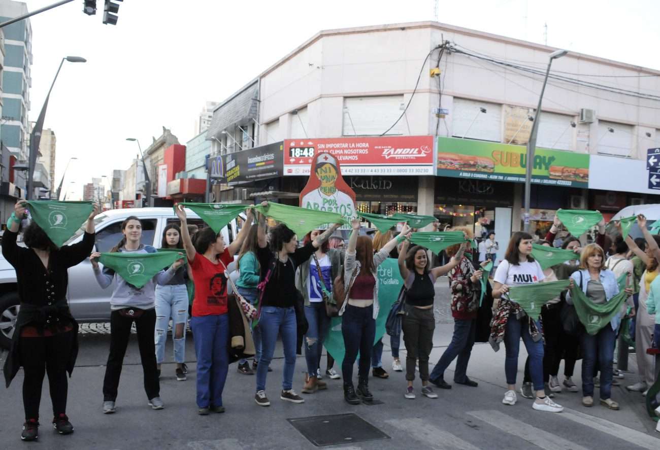 Tandil se sumó al Grito Global  por el Aborto Legal con una  manifestación callejera