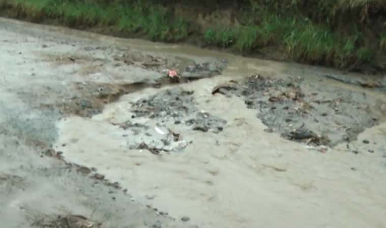 La lluvia tornó intransitable la calle Chapaleofú y los vecinos claman por el asfalto