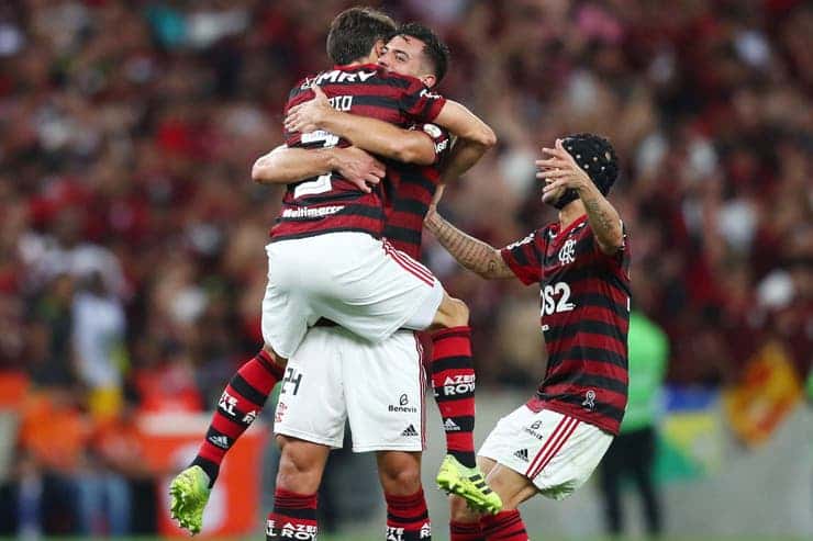 Flamengo aplastó a Gremio y  se medirá con River en la final