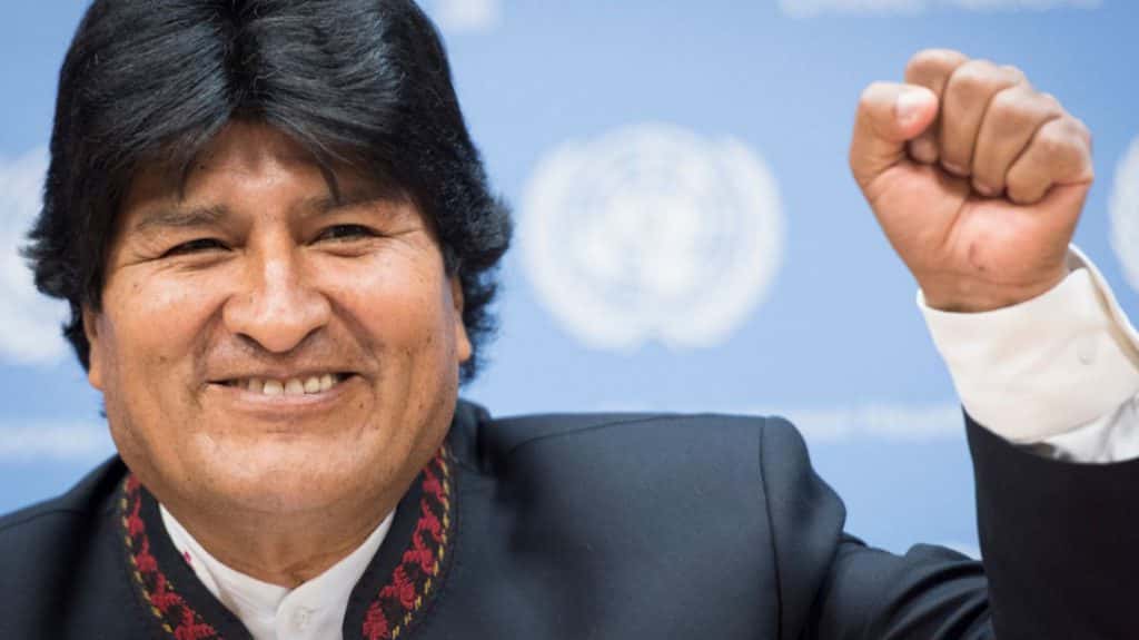Morales y Mesa van a segunda vuelta tras una elección tranquila en Bolivia
