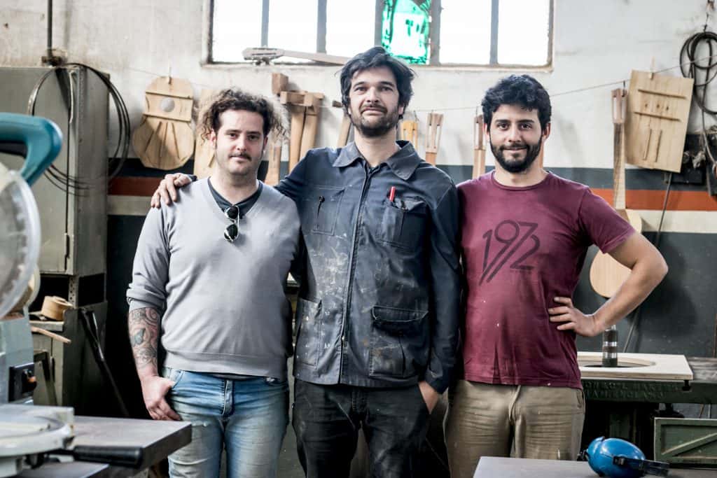 Dos luthiers y un carpintero se unieron para emprender en la fábrica Timbo Instrumentos