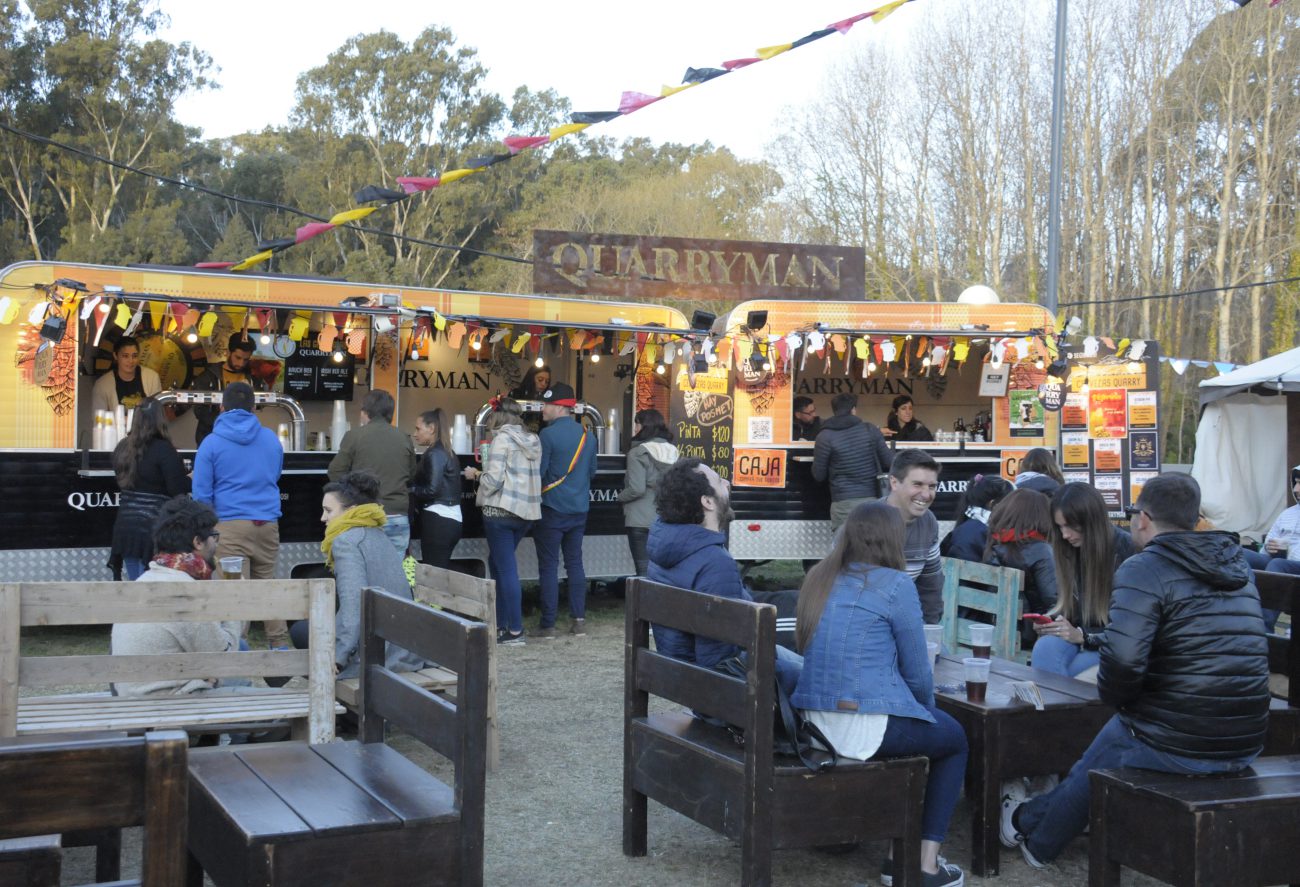 La cuarta edición del Oktoberfest convocó a los amantes de la cerveza en el Centro Náutico