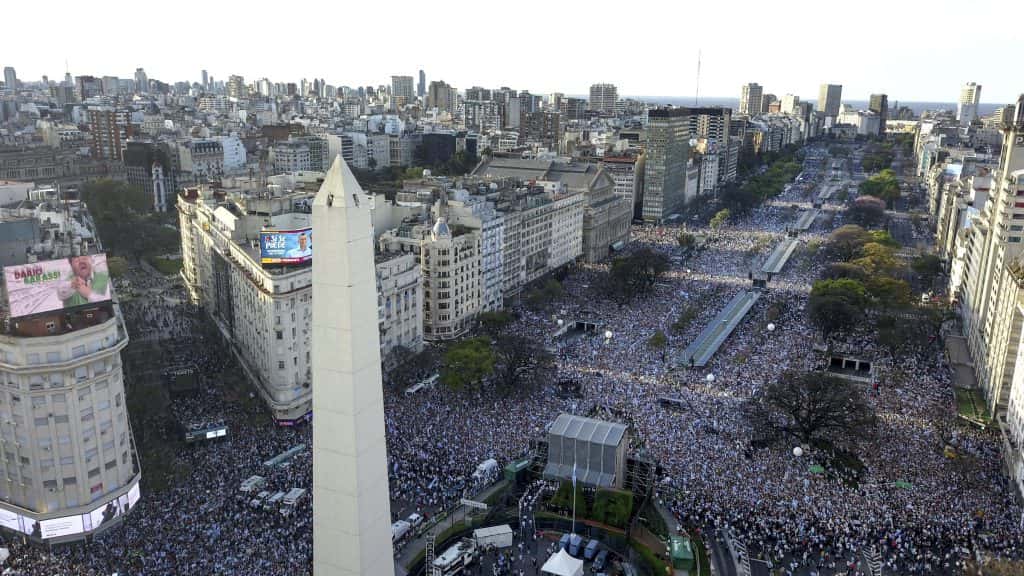 Macri afirmó que el domingo es “la elección que define el futuro por muchos años”