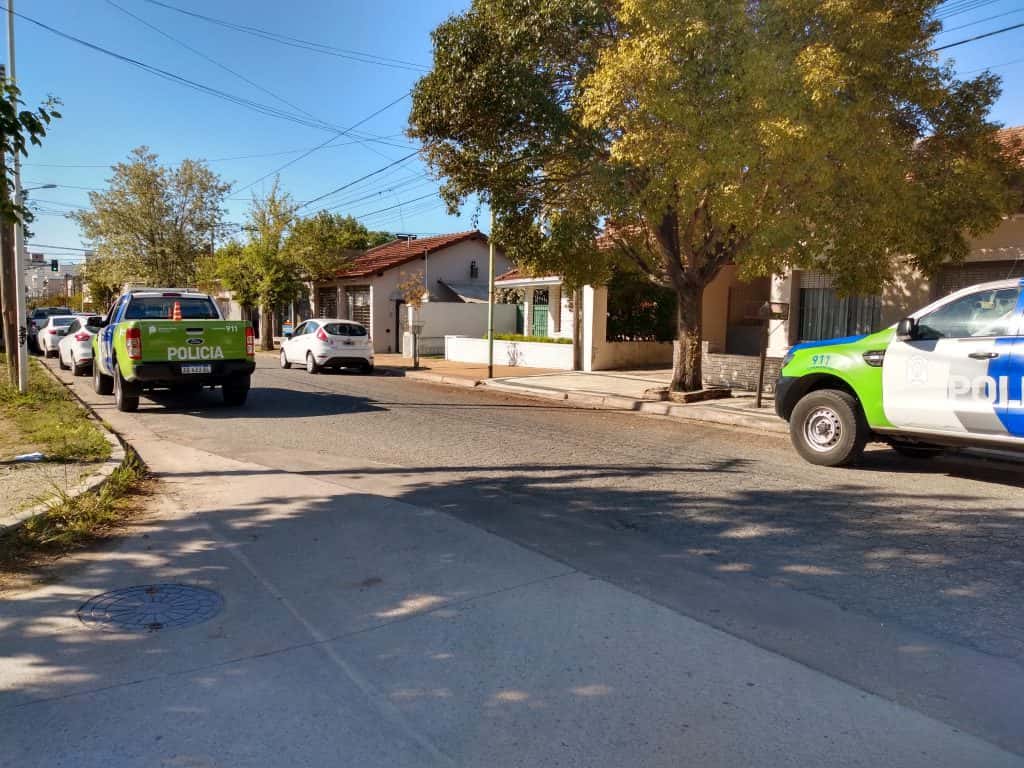 Tres hombres asaltaron a una mujer y la dejaron atada, en su casa de Lamadrid y Avellaneda