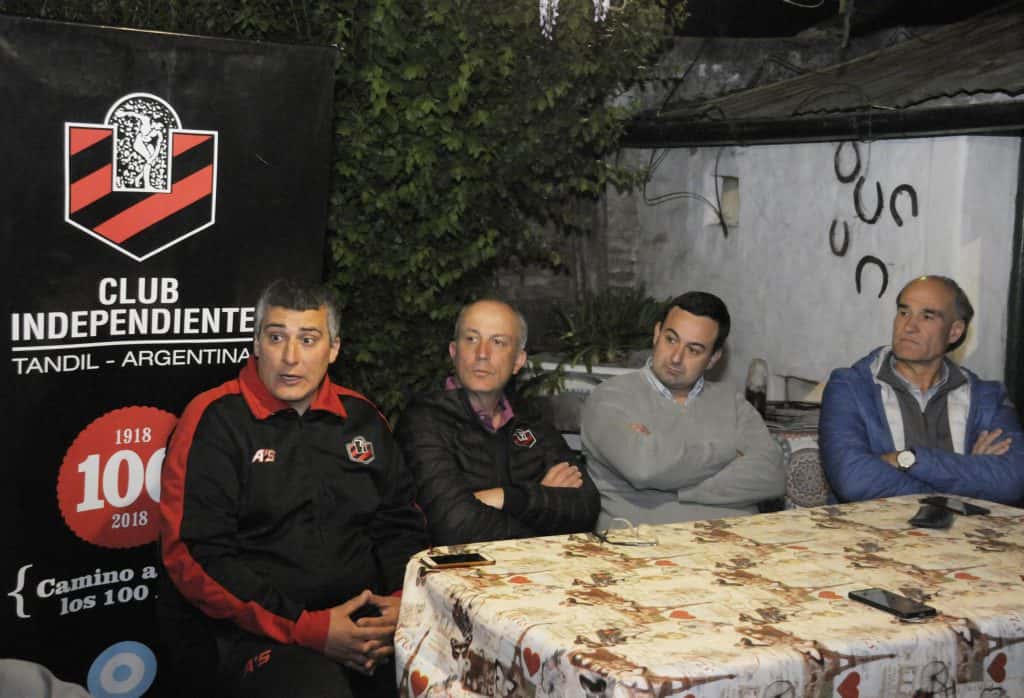 Independiente presentó el plantel y ya palpita el debut