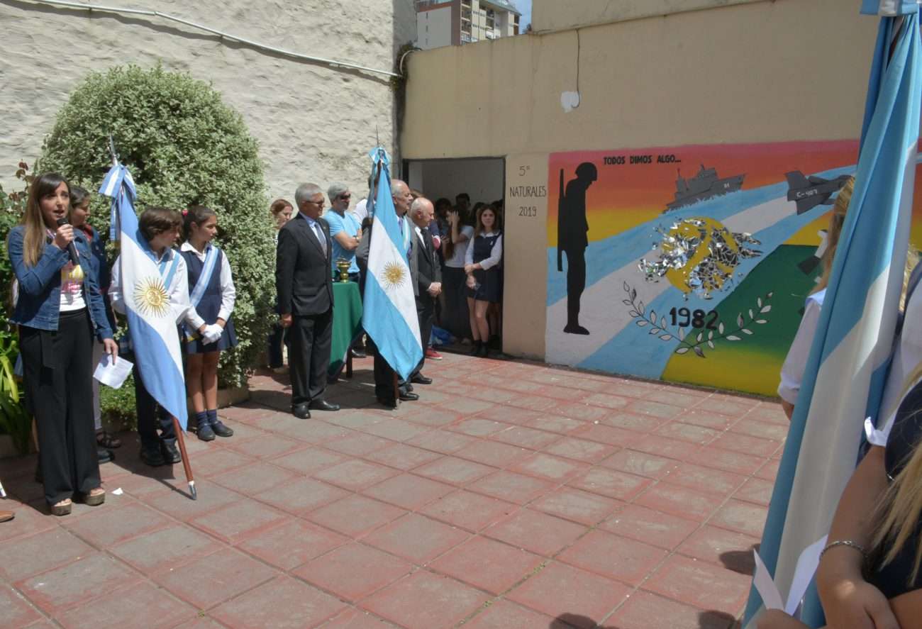En un emotivo acto, alumnos de SAFA presentaron un mural sobre las Islas Malvinas