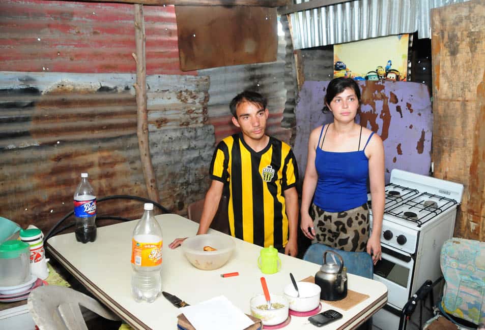 Una familia que vive en una casilla de chapa  pide ayuda ante un inminente desalojo