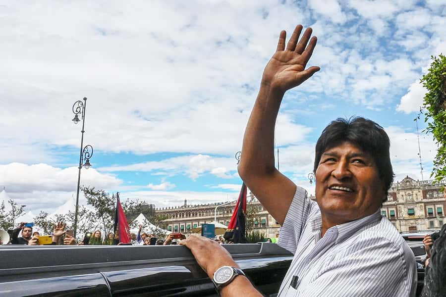 Evo Morales viajó a Cuba y su entorno afirma que planea instalarse en Argentina