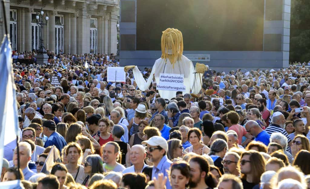 Cientos de personas reclamaron justicia por la muerte de Nisman