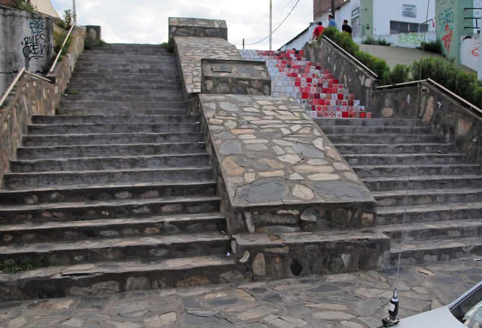 La obra de arte inconclusa en las escalinatas de  Quintana y Vigil desluce el centro de Villa Italia