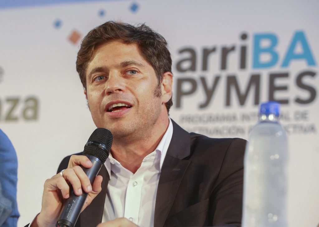 Axel Kicillof dispuso aumento de cuatro mil pesos para los estatales