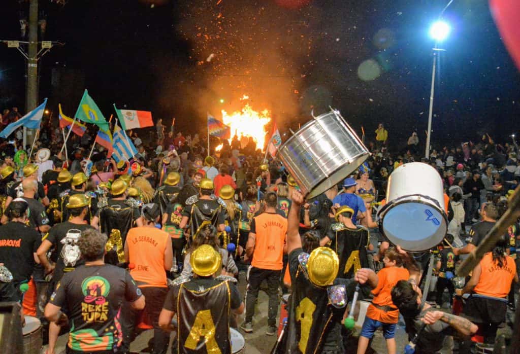 Con la quema del Rey Momo y el desfile de las 18 murgas, culminó el Carnaval de Mi Tandil
