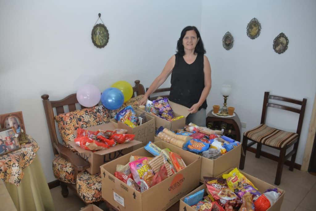 Comenzó la entrega de los más de 200 paquetes de galletitas recolectados en una campaña solidaria