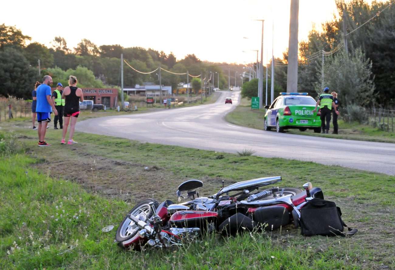 Murió un hombre tras perder el control de la moto en la que circulaba por Estrada al 900